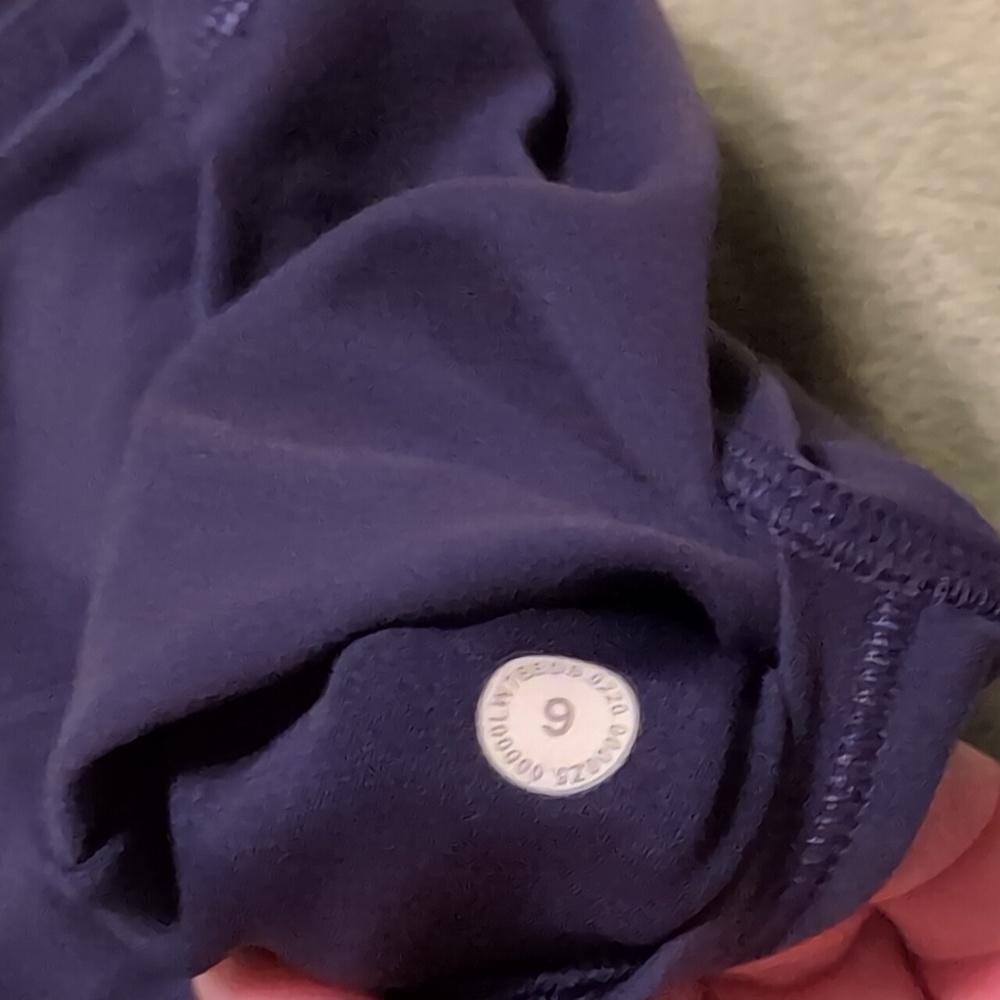 lululemon Like New - Purple Cycling Shorts - 6 - Picture 4 of 6